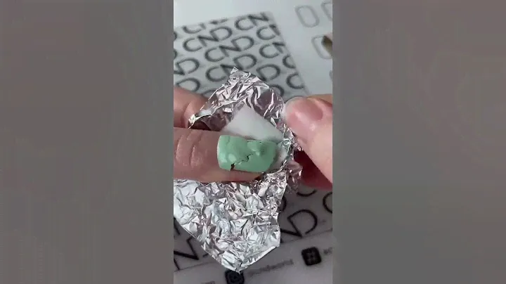How To: CND™ SHELLAC™ Gel Polish Butterfly Removal