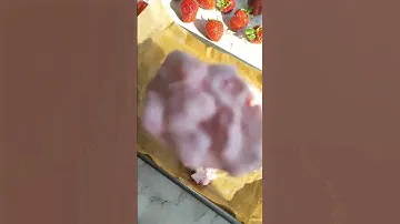 🍓200 г клубники🍓140 г греческого йогурта 🍓200 г темного шоколада🍓 1 чл чл кокосового масла